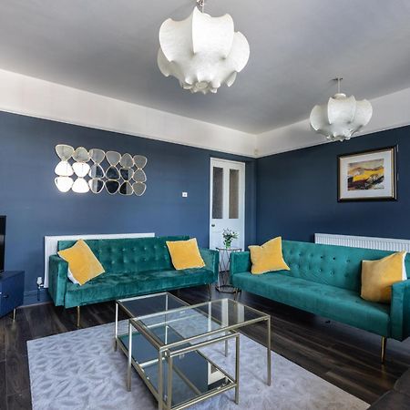 Boutique Family Apartment In Celebrity Village. Barnt Green Exteriör bild