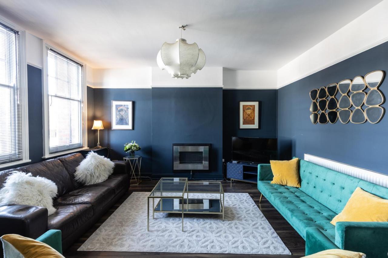 Boutique Family Apartment In Celebrity Village. Barnt Green Exteriör bild