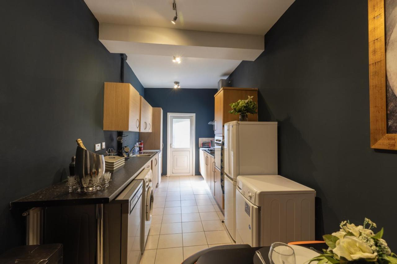 Boutique Family Apartment In Celebrity Village. Barnt Green Exteriör bild