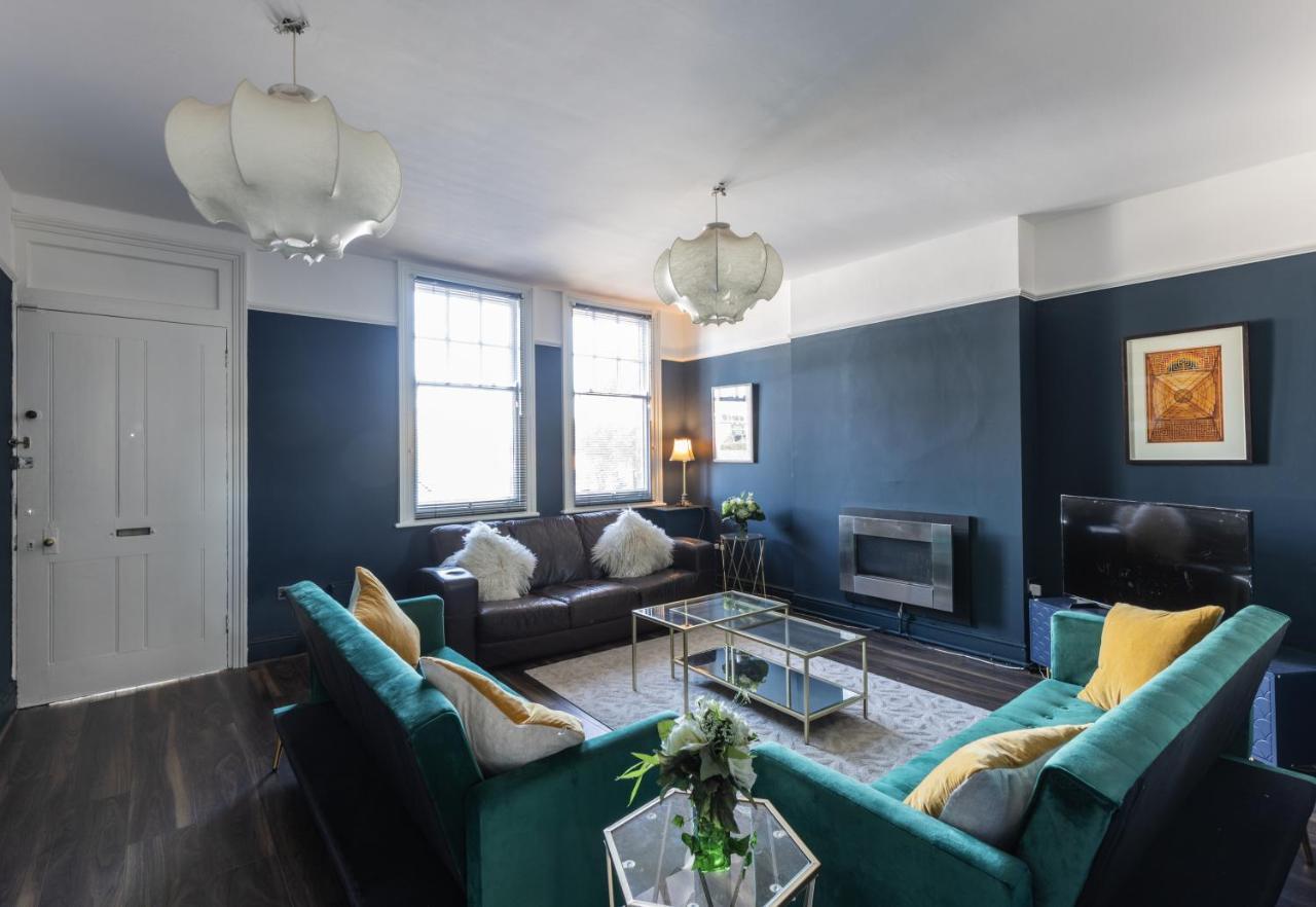 Boutique Family Apartment In Celebrity Village. Barnt Green Exteriör bild
