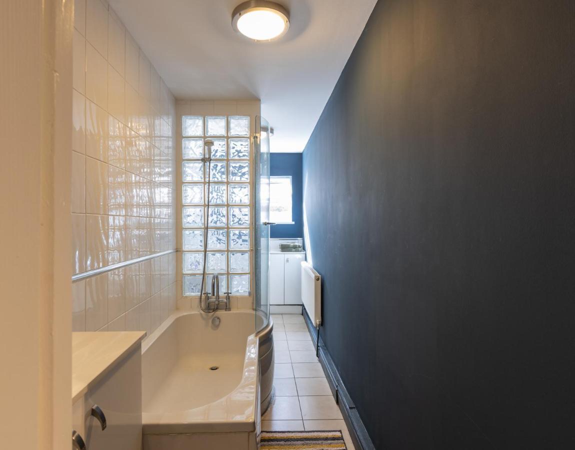 Boutique Family Apartment In Celebrity Village. Barnt Green Exteriör bild