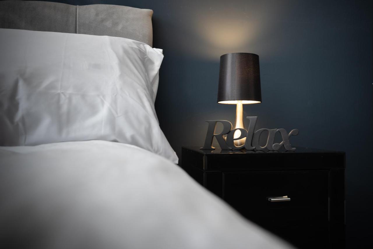 Boutique Family Apartment In Celebrity Village. Barnt Green Exteriör bild